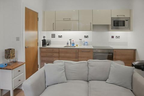 1 bedroom flat to rent, Cornell Square, London SW8