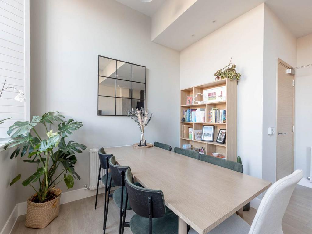 56489 Gorgie Road 004