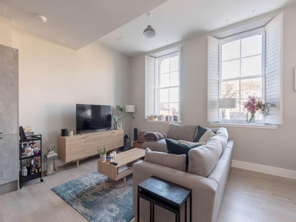 56489 Gorgie Road 002