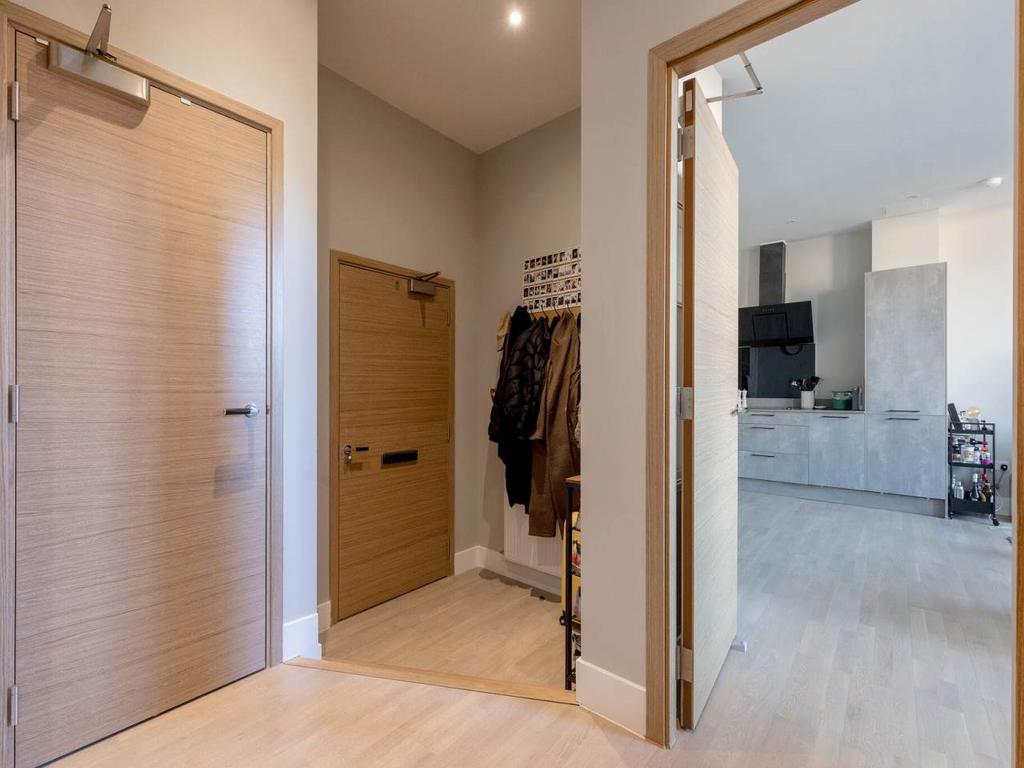 56489 Gorgie Road 001