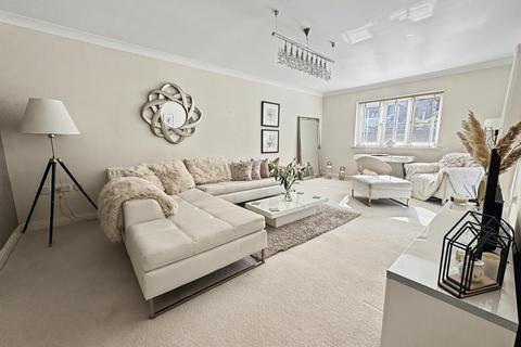 2 bedroom flat for sale, Ferndown