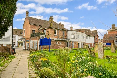 2 bedroom apartment for sale, High Street, Tenterden, Kent, TN30