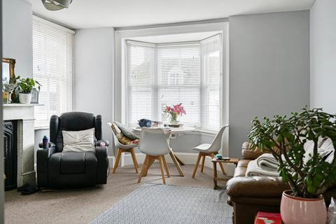 2 bedroom apartment for sale, High Street, Tenterden, Kent, TN30