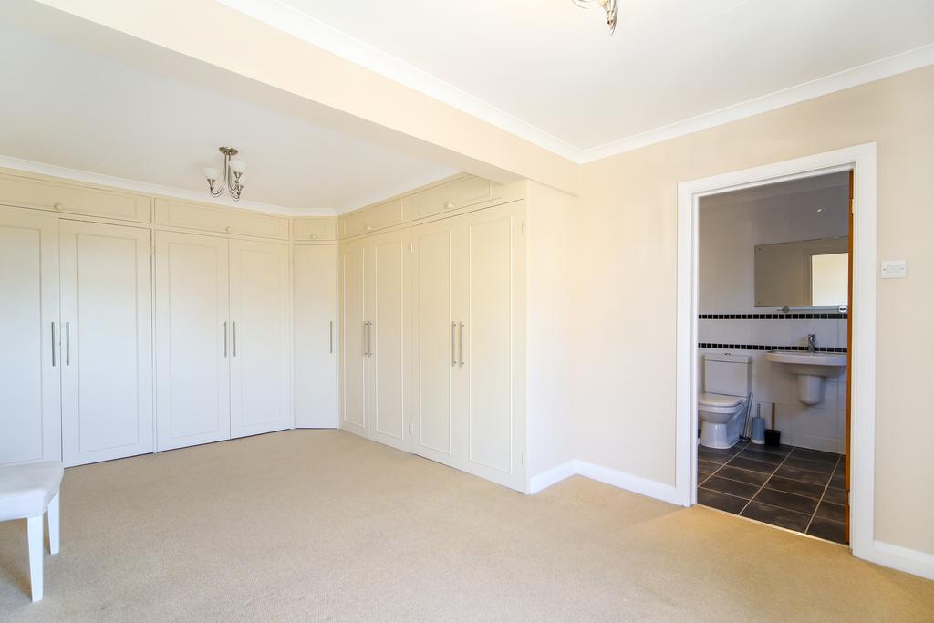 Master bedroom (2).j