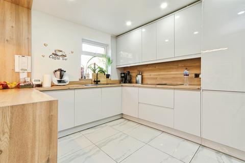 3 bedroom semi-detached house for sale, Wyther Park Place, LEEDS