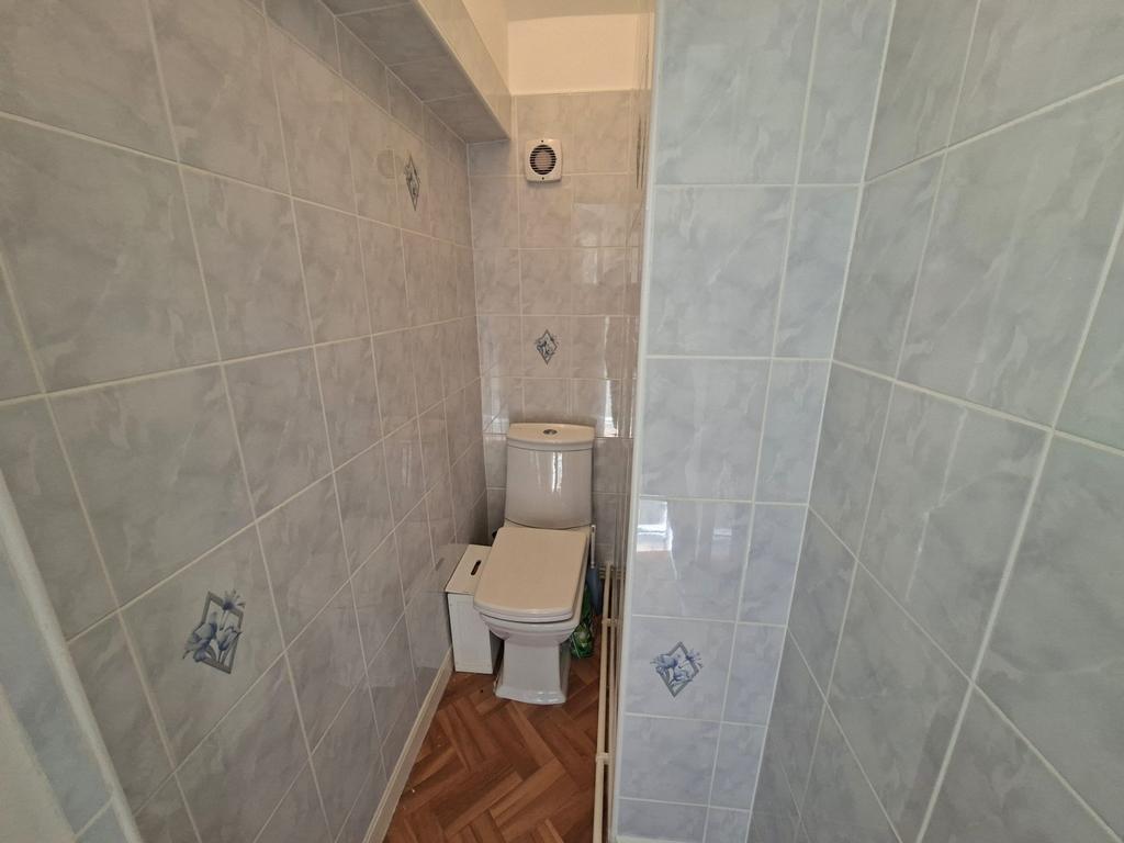 Downstairs wc/washroom