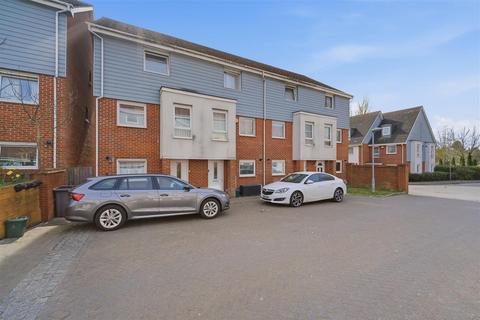 4 bedroom townhouse for sale, Wraysbury Drive, West Drayton UB7