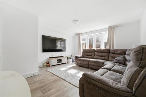 4 bedroom townhouse for sale, Wraysbury Drive, West Drayton UB7
