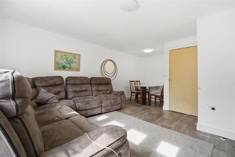 4 bedroom townhouse for sale, Wraysbury Drive, West Drayton UB7