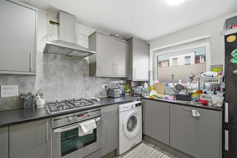 4 bedroom townhouse for sale, Wraysbury Drive, West Drayton UB7