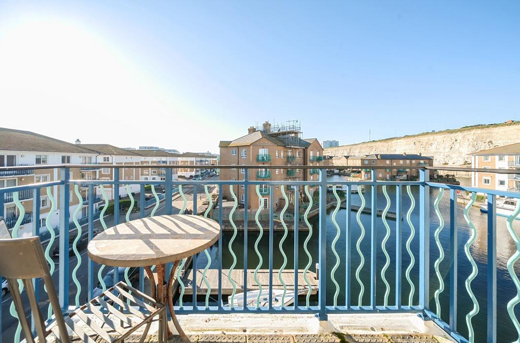 1432535-5-69bb411...