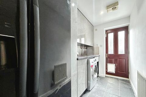 4 bedroom townhouse to rent, Deverills Way, Langley SL3