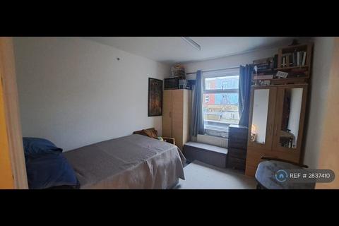 Studio to rent, Burgoyne Road, London, N4