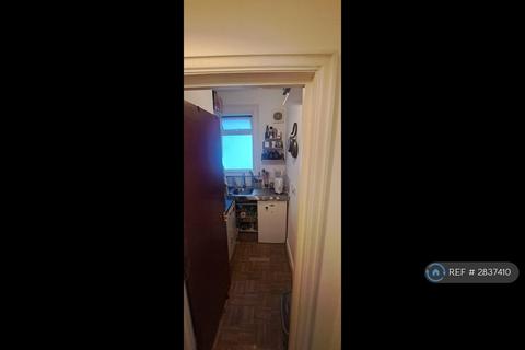 Studio to rent, Burgoyne Road, London, N4