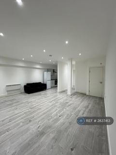 Studio to rent, Drayton Park Mews, London, N5