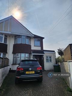 1 bedroom in a house share to rent, Mayday Gardens, London, SE3