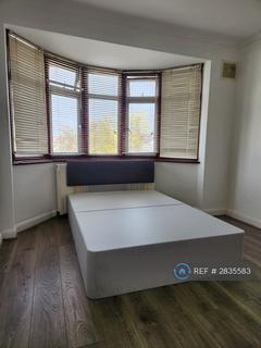 1 bedroom in a house share to rent, Mayday Gardens, London, SE3