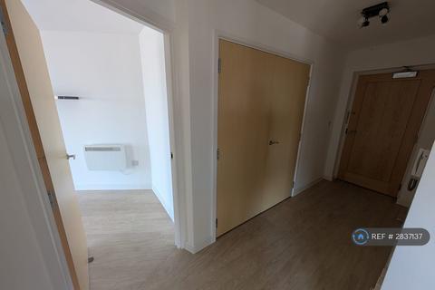 2 bedroom flat to rent, Guildford Road, Woking, GU22