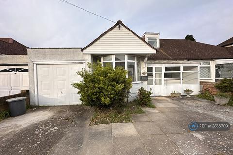 3 bedroom bungalow to rent, Sheringham Avenue, Twickenham, TW2