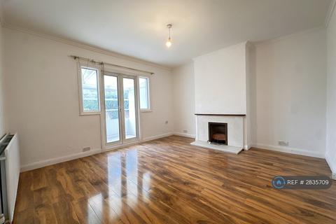 3 bedroom bungalow to rent, Sheringham Avenue, Twickenham, TW2