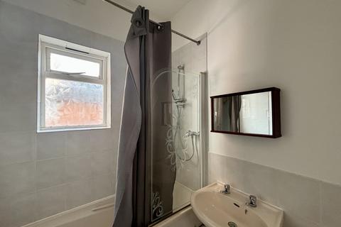 2 bedroom flat to rent, 24 Abington Square, NORTHAMPTON