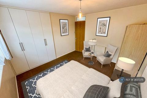 undefined, Rayners Close, Colnbrook, Slough, SL3