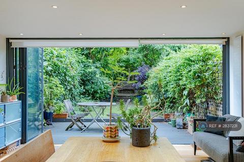 3 bedroom terraced house to rent, Lawford Road, London, N1