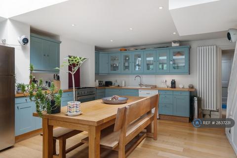 3 bedroom terraced house to rent, Lawford Road, London, N1