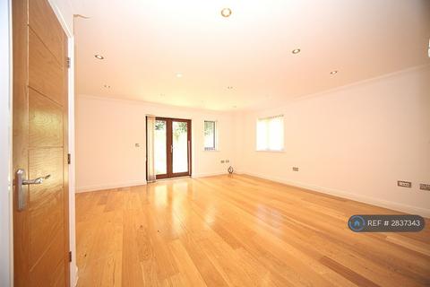 3 bedroom detached house to rent, Witham Court, Bletchley, Milton Keynes, MK3