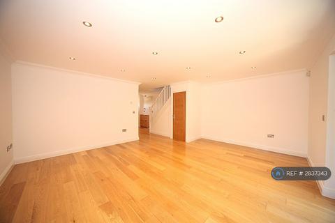 3 bedroom detached house to rent, Witham Court, Bletchley, Milton Keynes, MK3