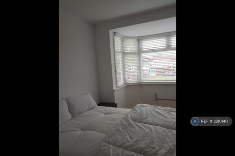 2 bedroom flat to rent, Willow Road, Enfield, EN1