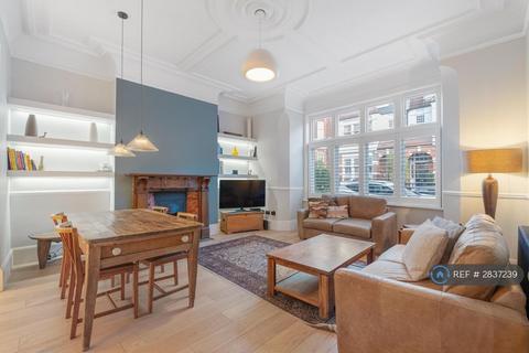 2 bedroom flat to rent, Glenmore Road, London, NW3