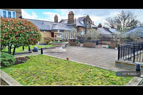 undefined, Fontaine Court, London, N14