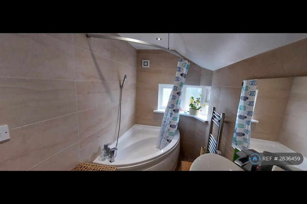 4 Piece Main Bathroom