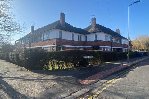 2 bedroom apartment to rent, London N2