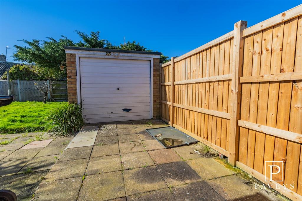 Detached garage