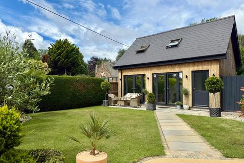 5 bedroom detached house for sale, 5 Bed detached house & annexe /studio, Hampton Dene Road