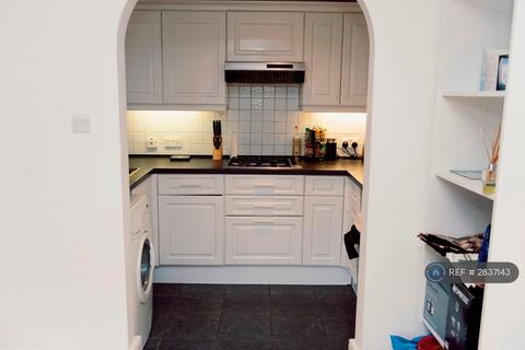 2 bedroom flat to rent, Park Hill, London, SW4