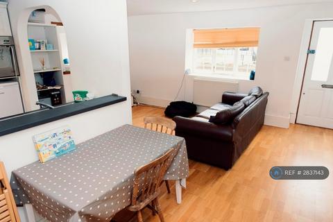 2 bedroom flat to rent, Park Hill, London, SW4
