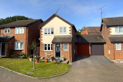 3 bedroom detached house for sale, Station Road, BAGSHOT GU19