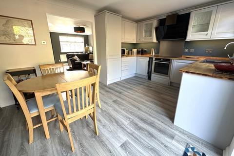 3 bedroom detached house for sale, Station Road, BAGSHOT GU19