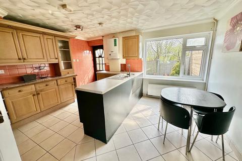 3 bedroom terraced house for sale, Maycroft Gardens, Grays