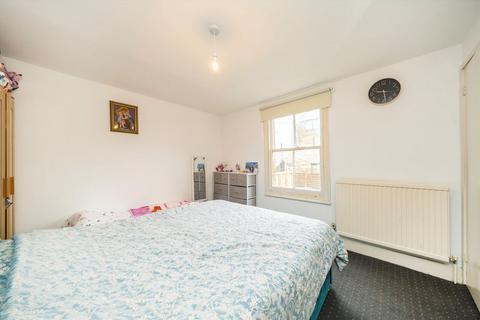 1 bedroom flat for sale, Chelverton Road, London SW15