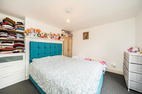 1 bedroom flat for sale, Chelverton Road, London SW15