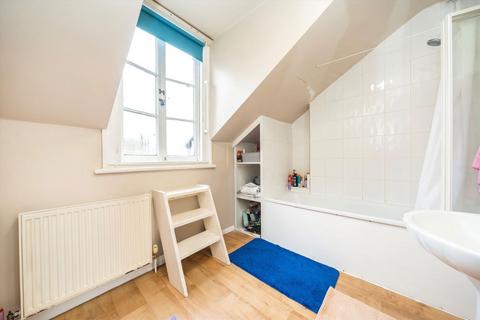 1 bedroom flat for sale, Chelverton Road, London SW15