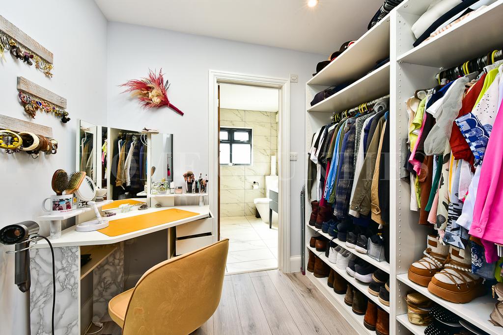 Master Suite / Dressing Room / En-suite