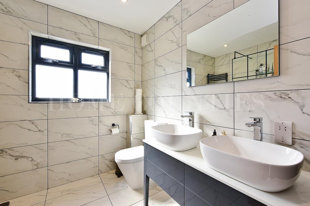 Master Suite / Dressing Room / En-suite