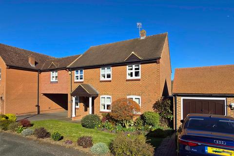 4 bedroom link detached house for sale, The Cloisters, Ampthill, Bedfordshire, MK45
