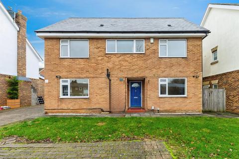 Woods Avenue, Hatfield