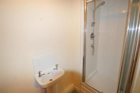 2 bedroom flat to rent, Chorlton Road, Manchester M15